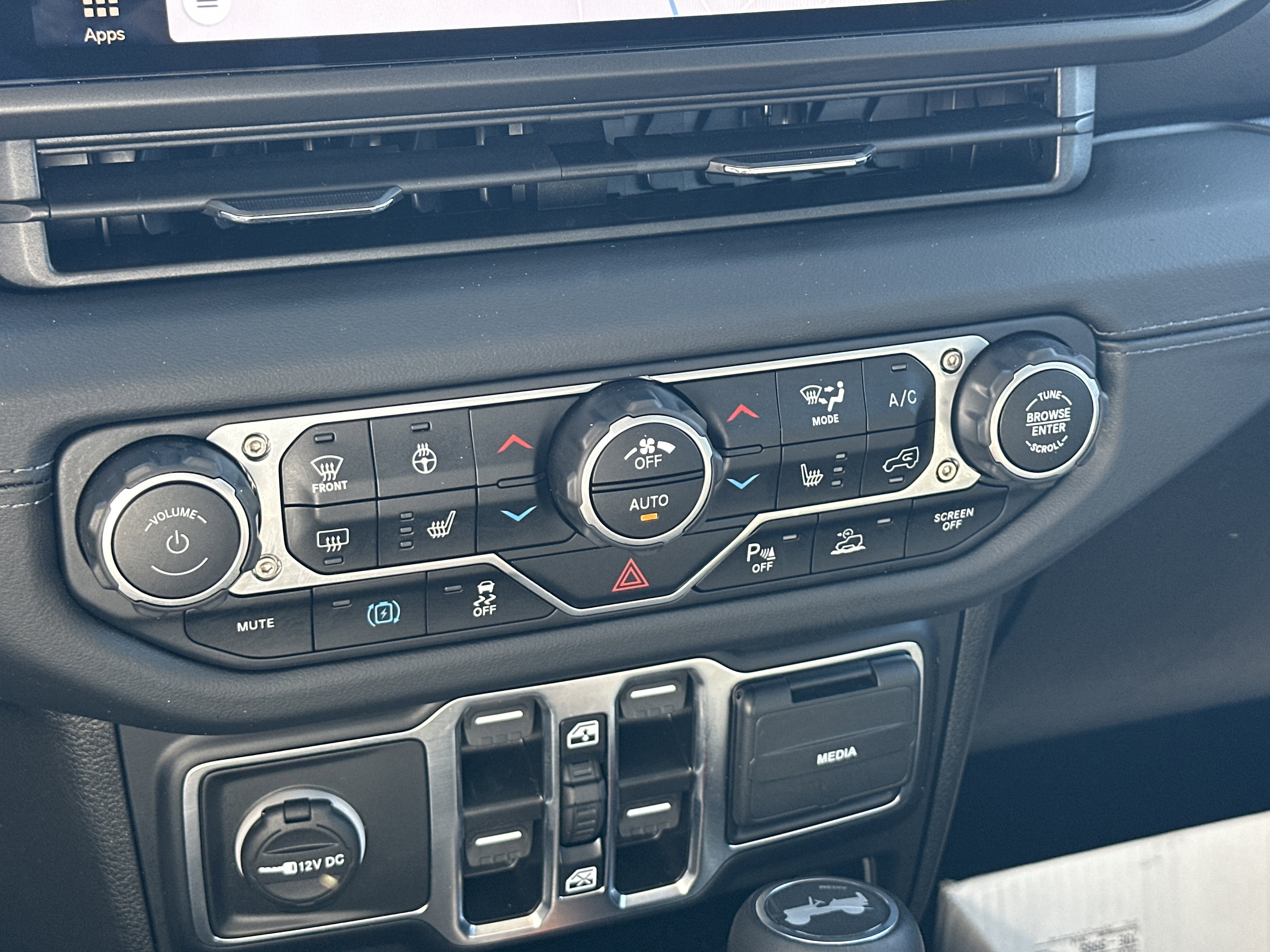 Used 2024 Jeep Wrangler Sahara w/ Technology Group image 35