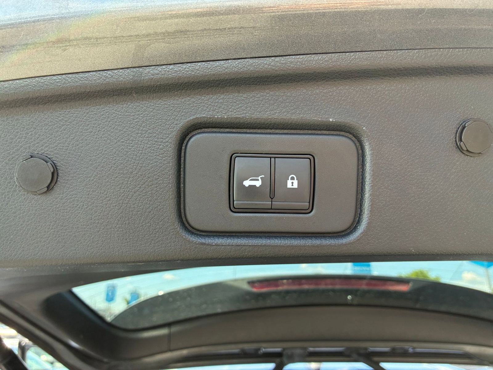 Used 2025 Nissan Pathfinder SV FWD image 23