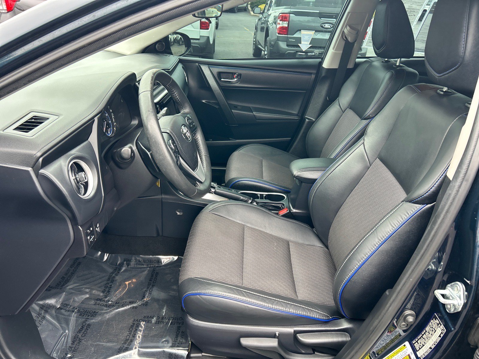 Used 2017 Toyota Corolla SE w/ Carpet Mat Package (TMS) FWD image 6
