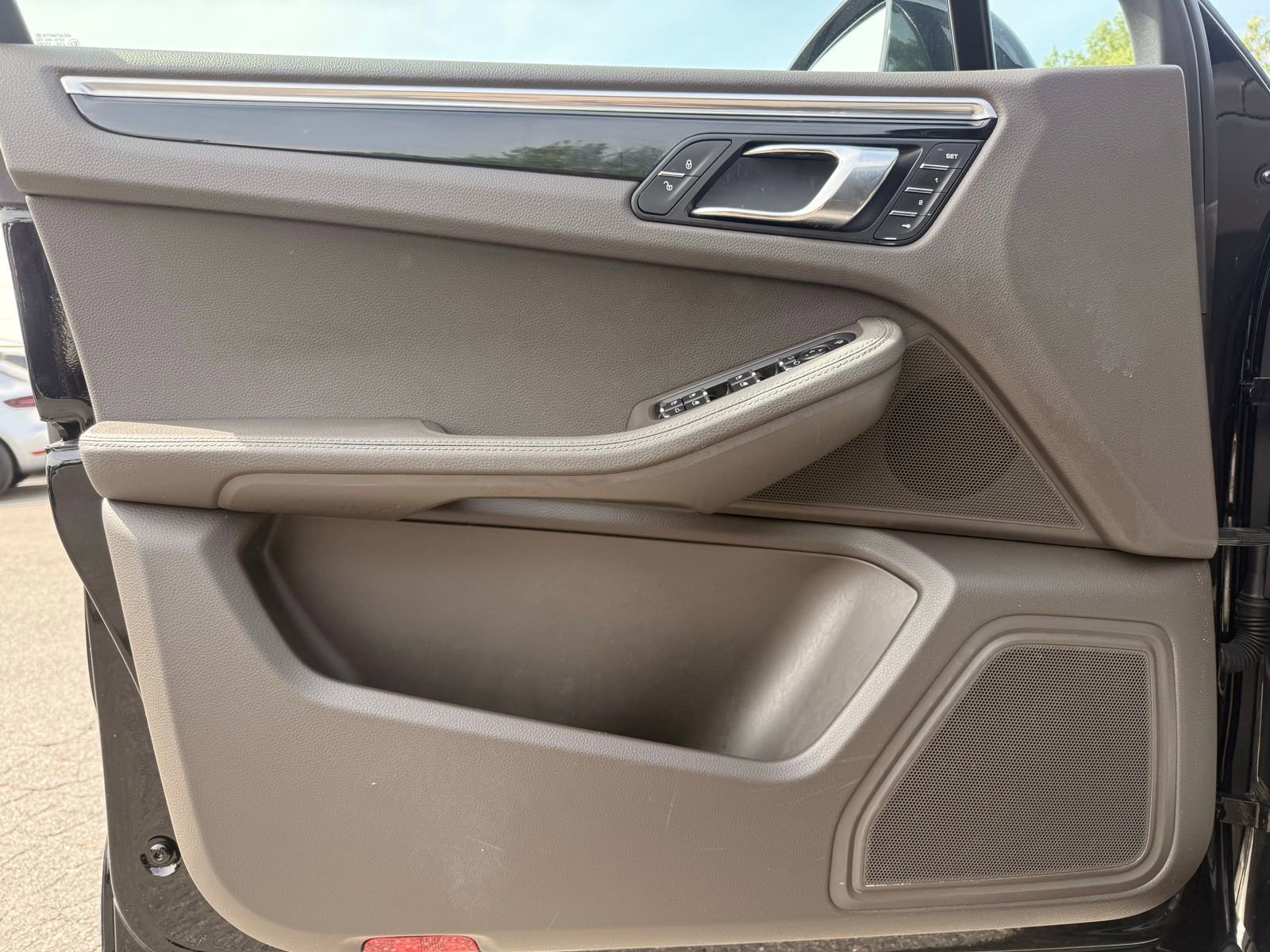 Used 2015 Porsche Macan S image 11