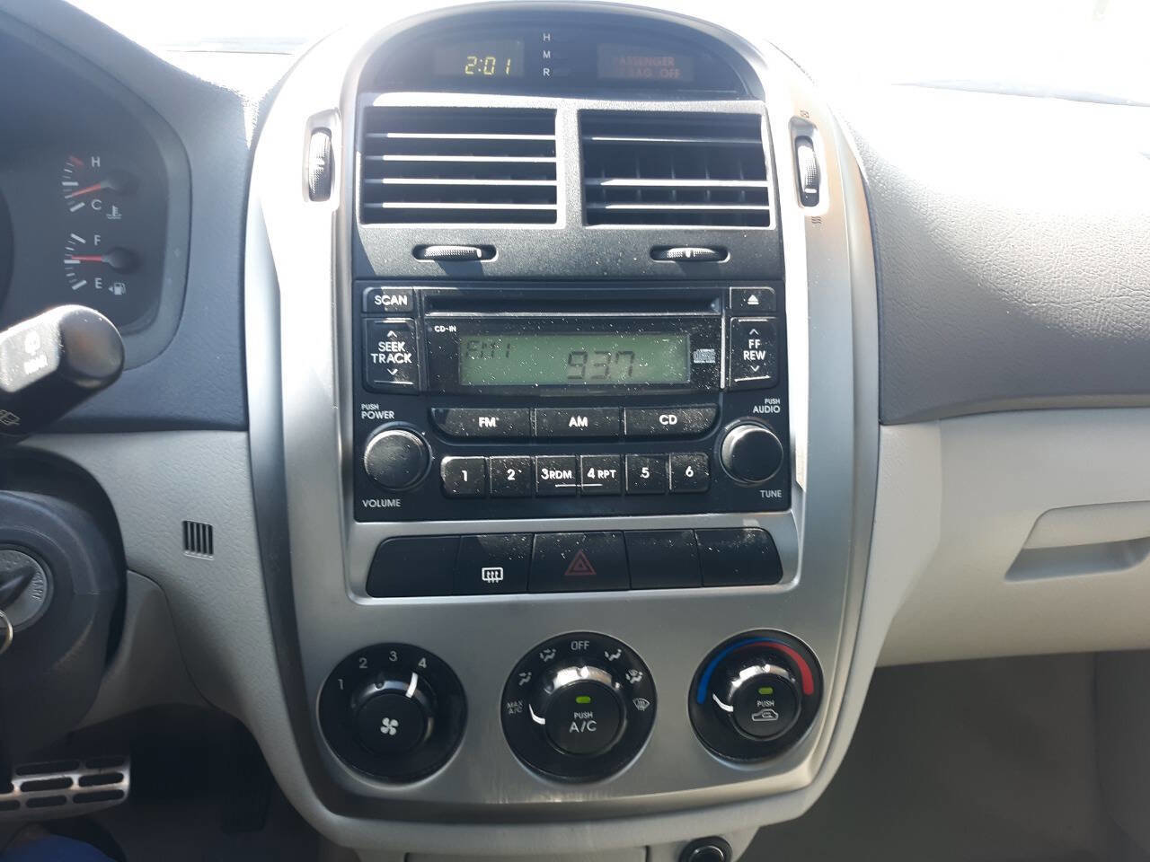 Used 2005 Kia Spectra5 image 11