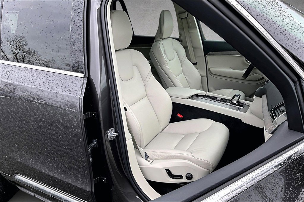 Used 2024 Volvo XC90 B5 Plus w/ Protection Package image 30