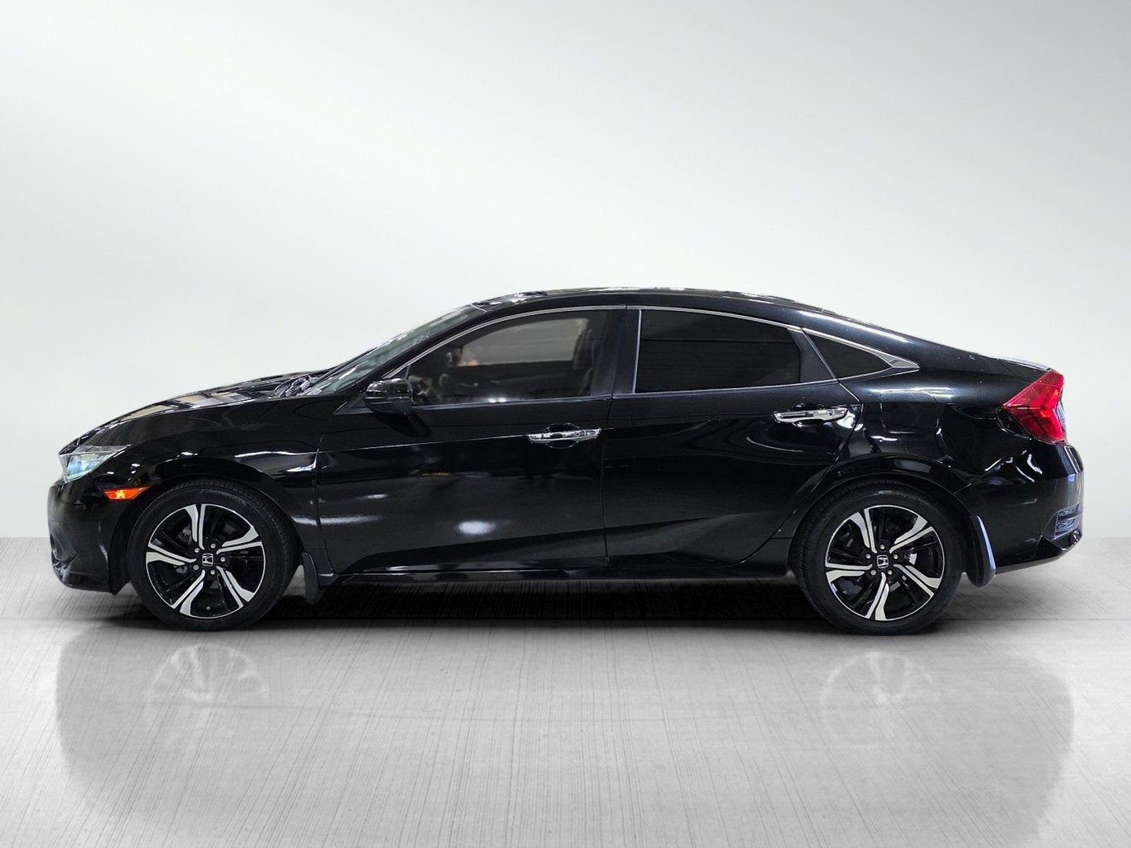 Used 2016 Honda Civic Touring image 4