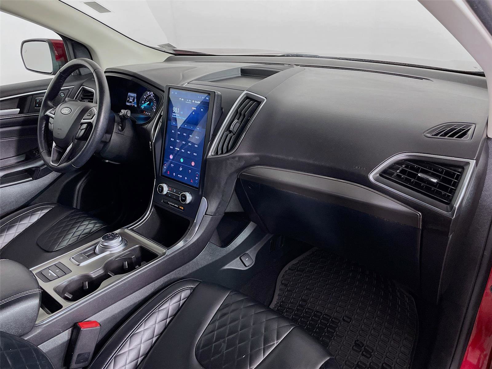 Used 2023 Ford Edge Titanium image 32