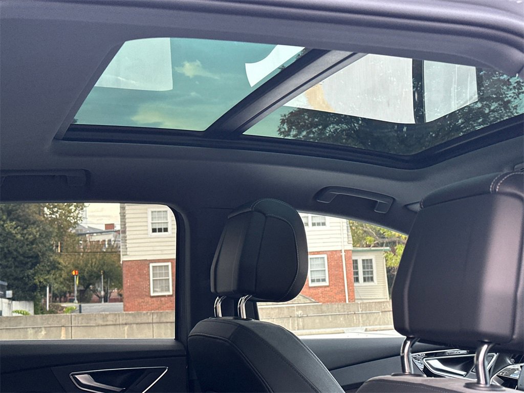 Used 2022 Audi Q4 e-tron Premium Plus w/ Premium Plus image 9