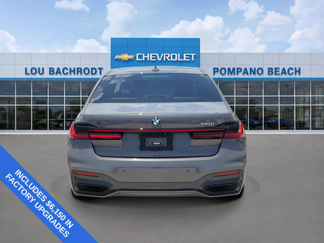 Used 2022 BMW 740i w/ M Sport Package RWD image 4