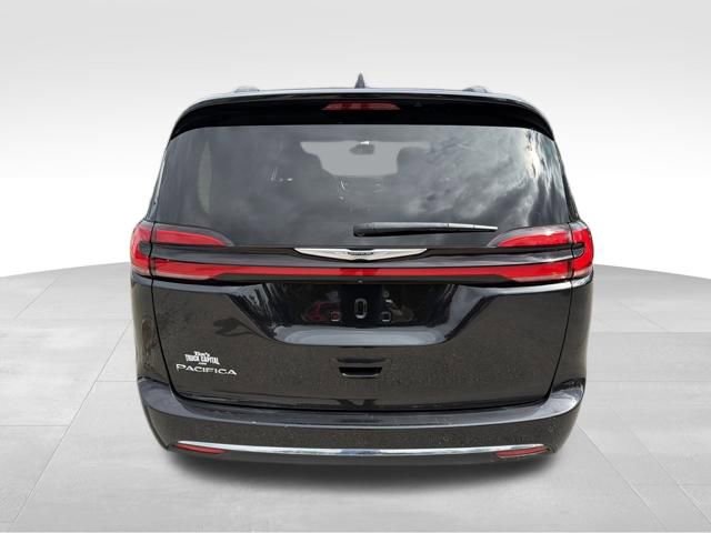 Used 2022 Chrysler Pacifica Touring-L FWD image 4