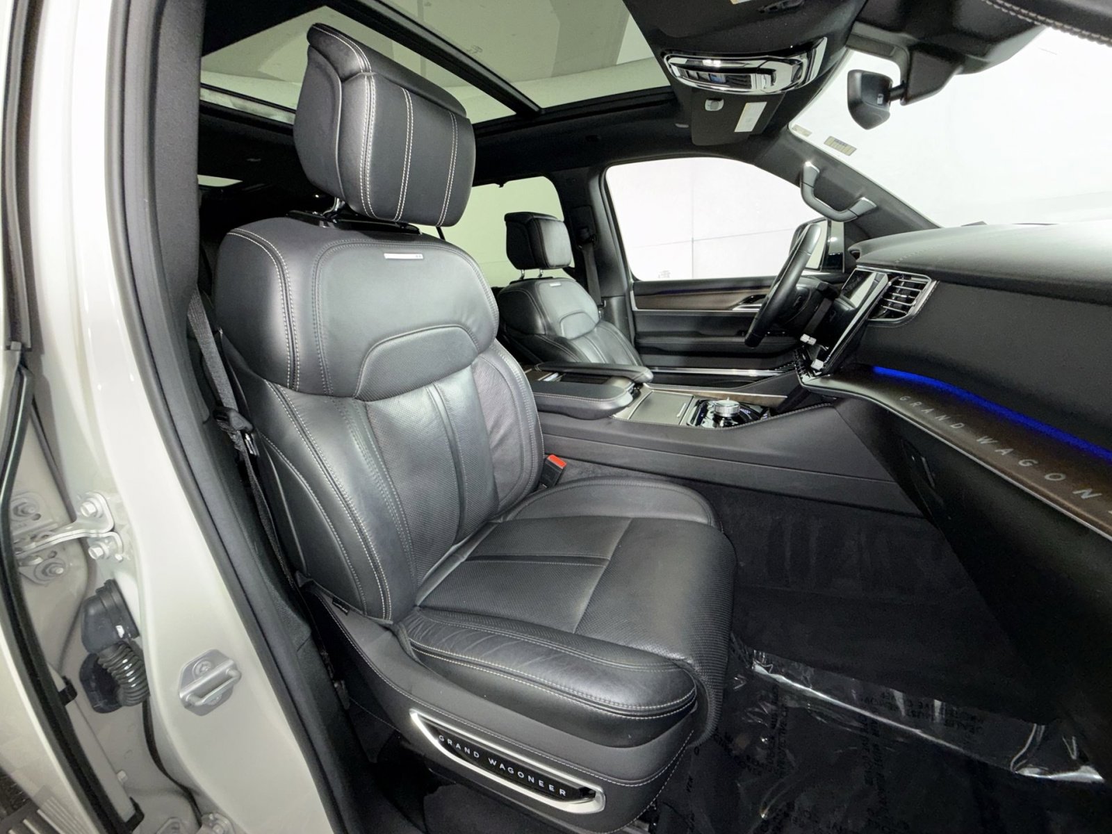 Used 2022 Jeep Grand Wagoneer Series I AWD/4WD image 27