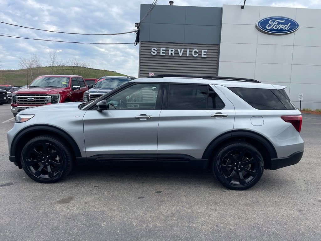 Used 2022 Ford Explorer ST-Line w/ Class IV Trailer Tow Package AWD/4WD image 2