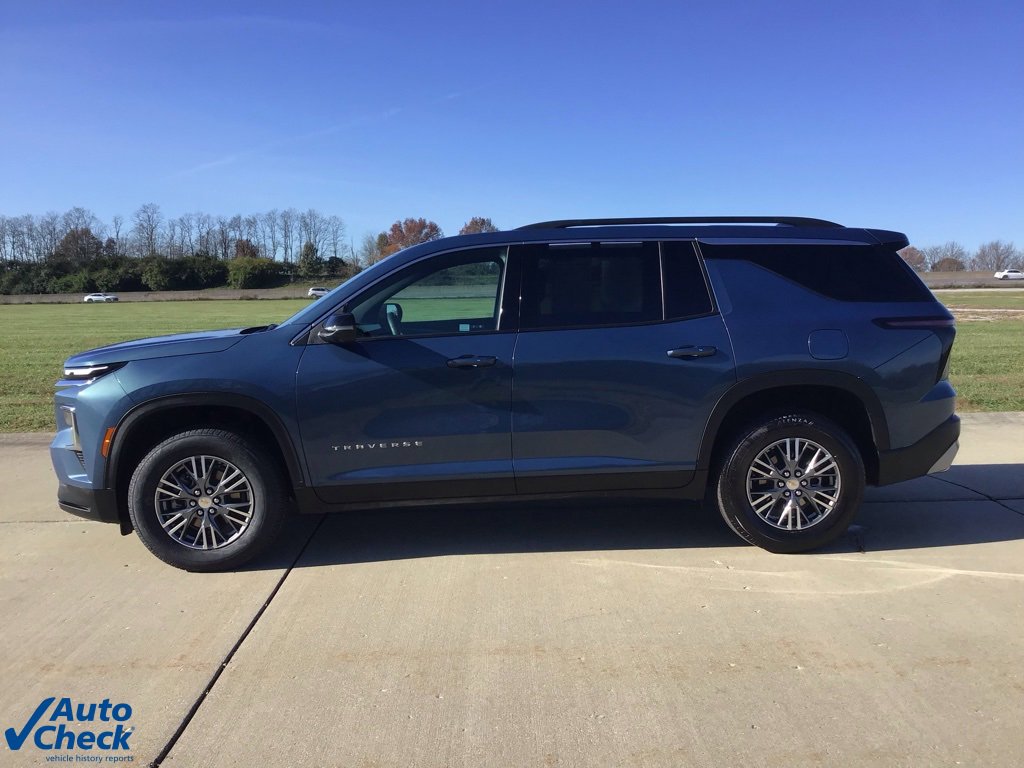 Used 2024 Chevrolet Traverse LT image 9