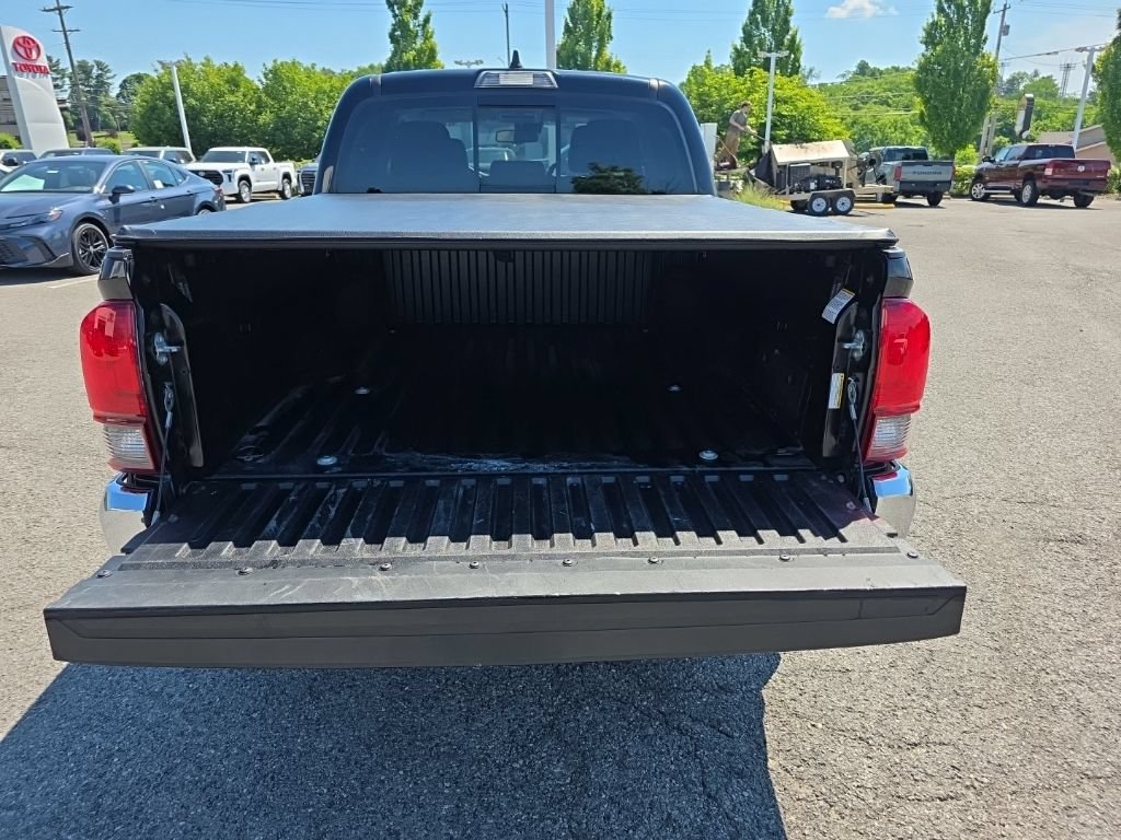 Used 2022 Toyota Tacoma SR5 AWD/4WD image 6