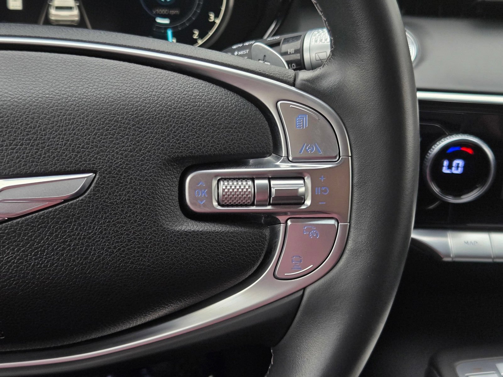 Used 2025 Genesis GV70 2.5T AWD/4WD image 21