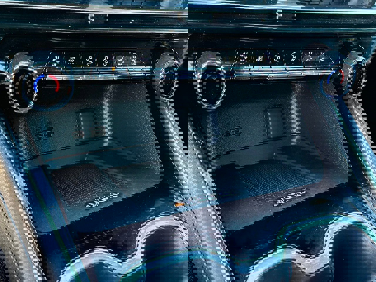 Used 2025 Chevrolet Traverse LT image 21