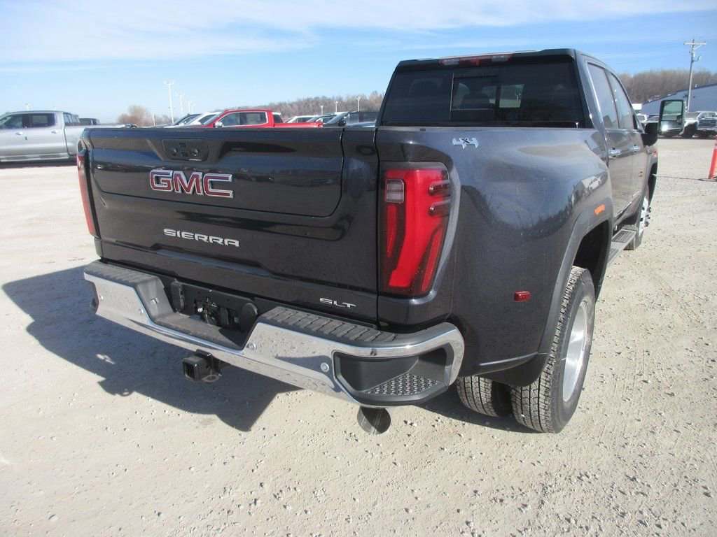 New 2026 GMC Sierra 3500 SLT w/ SLT Premium Package image 5