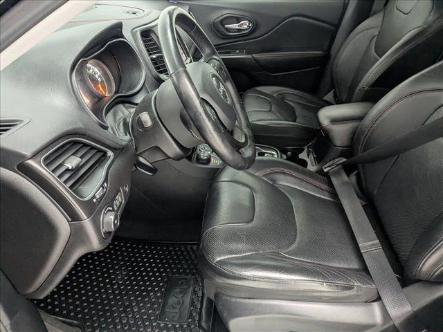 Used 2020 Jeep Cherokee Trailhawk image 17