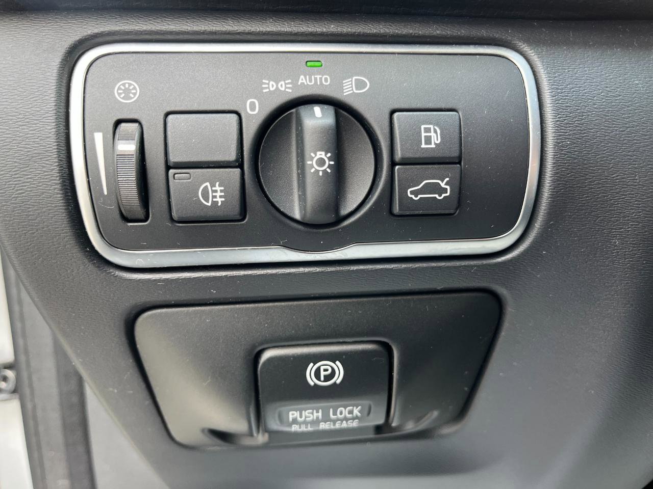 Used 2014 Volvo XC60 T6 image 25