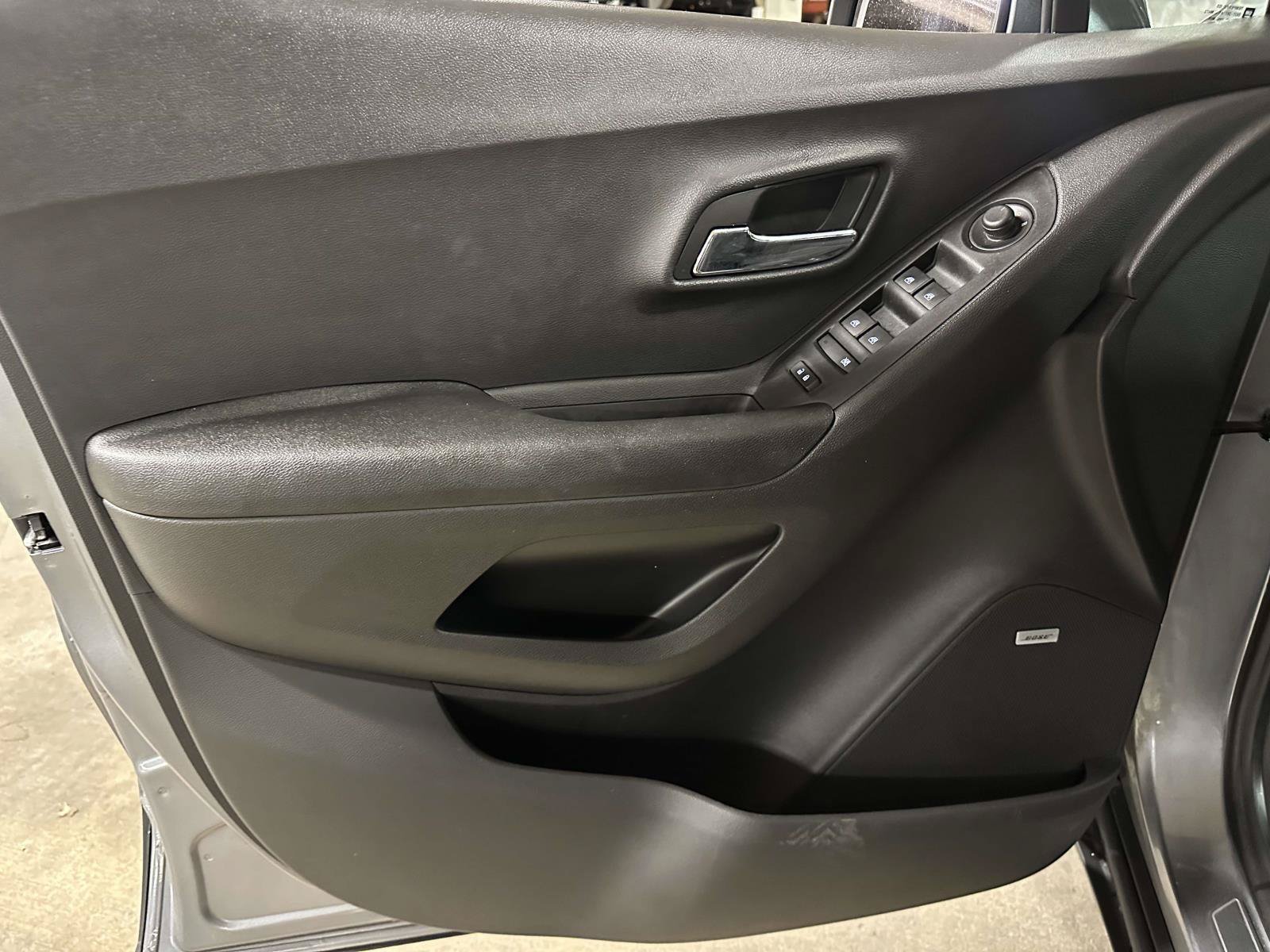 Used 2020 Chevrolet Trax Premier AWD/4WD image 18
