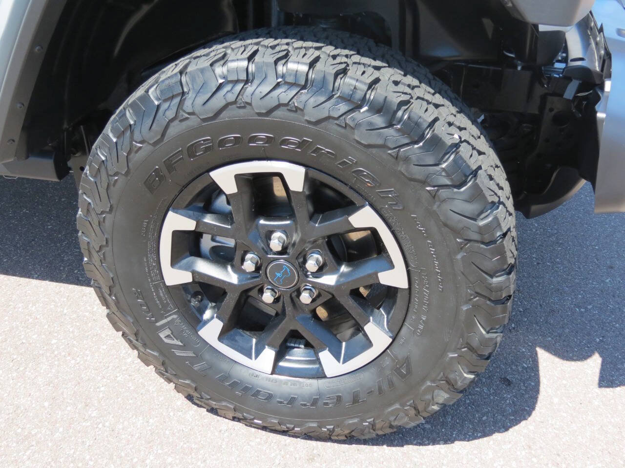 Used 2025 Jeep Wrangler Unlimited Rubicon 4xe w/ Safety Group AWD/4WD image 8