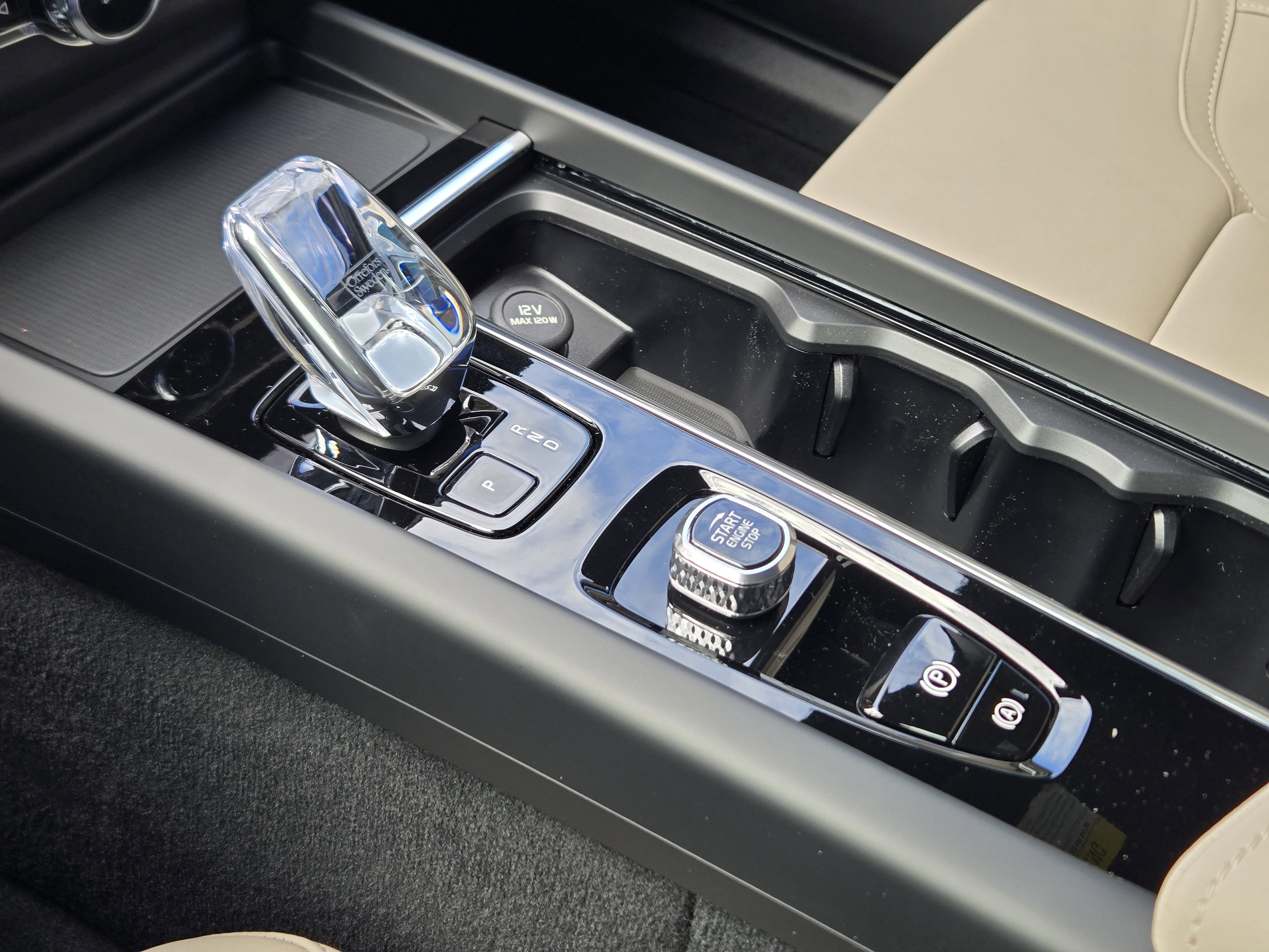 New 2026 Volvo XC60 T8 Plus w/ Protection Package Premier image 22