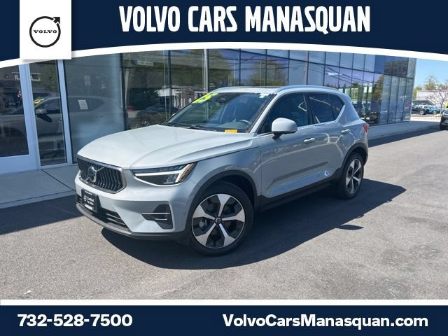 Certified 2025 Volvo XC40 B5 Plus AWD/4WD image 1