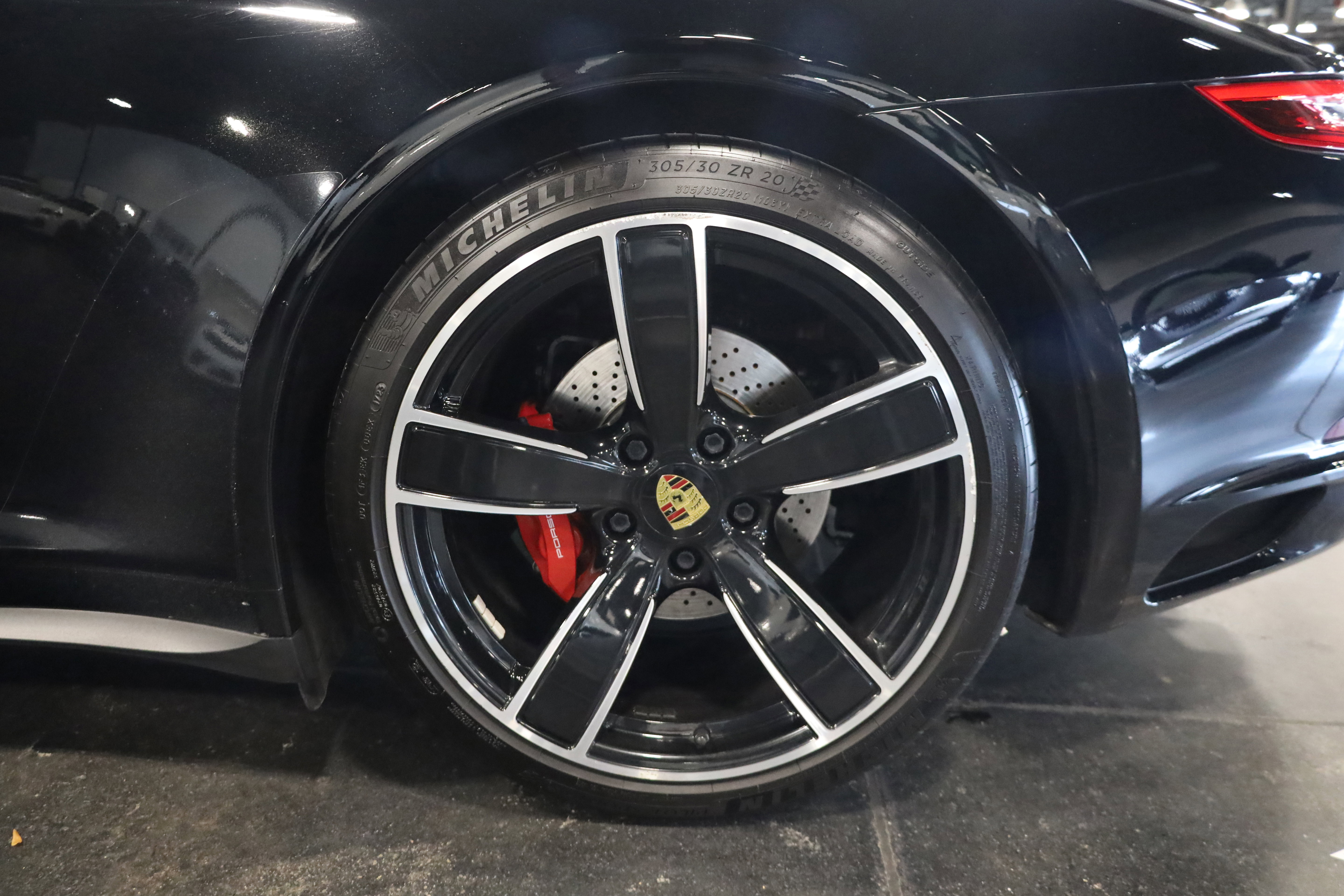 Used 2017 Porsche 911 Carrera 4S image 11