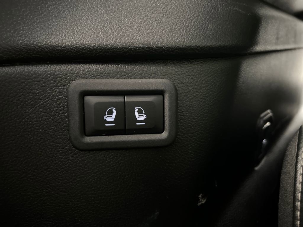 Used 2024 Jeep Wagoneer L Series II image 32