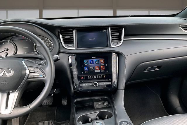 Certified 2025 INFINITI QX55 Luxe w/ Accent Package image 6