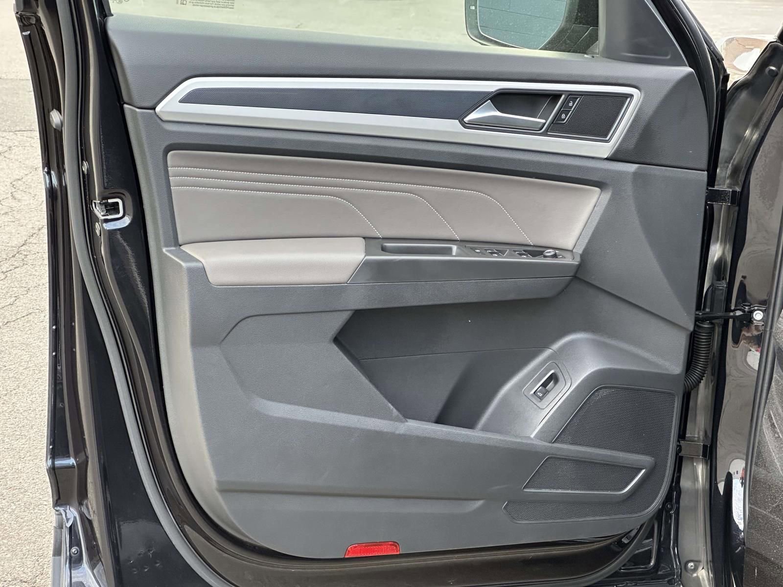 Used 2023 Volkswagen Atlas Cross Sport SEL image 16