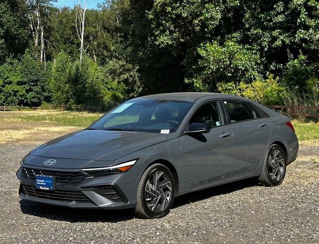 Certified 2025 Hyundai Elantra Sport FWD image 4