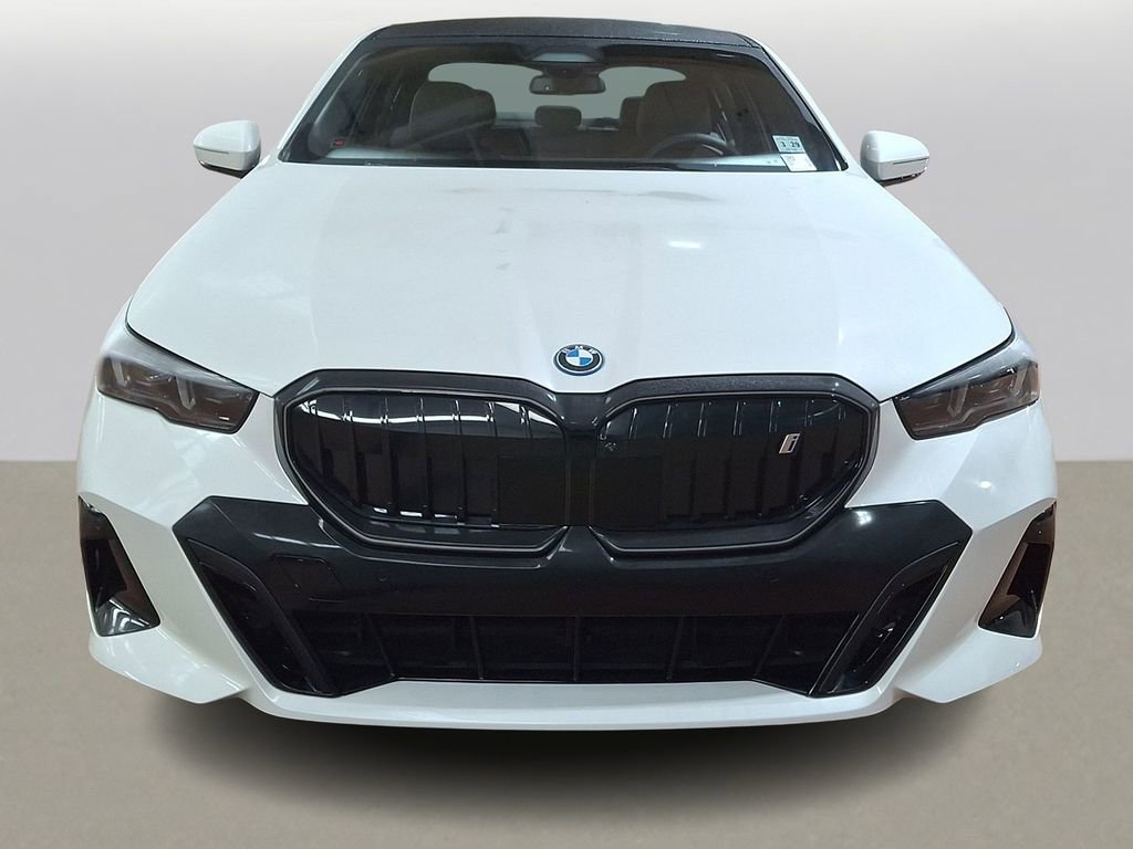 Used 2025 BMW i5 xDrive40 image 2