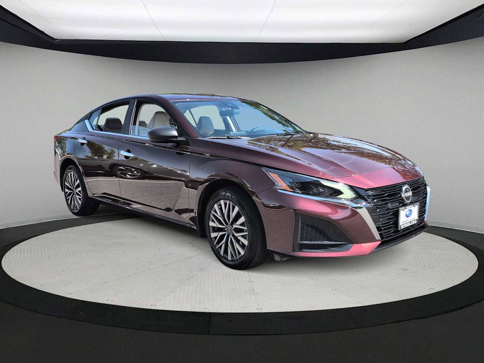 Used 2024 Nissan Altima 2.5 SV image 2
