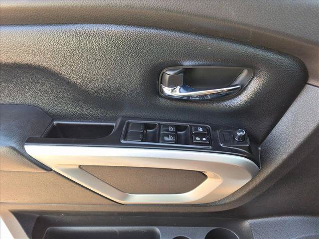 Used 2017 Nissan Titan SV AWD/4WD image 15