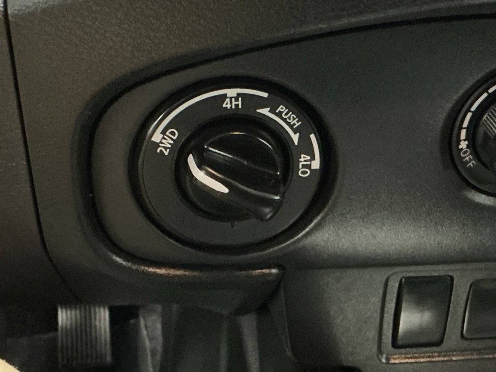 Used 2023 Nissan Frontier SV image 5