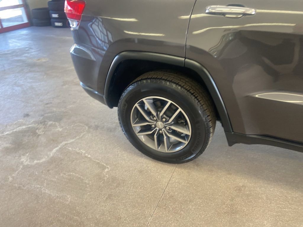 Used 2017 Jeep Grand Cherokee Limited image 22