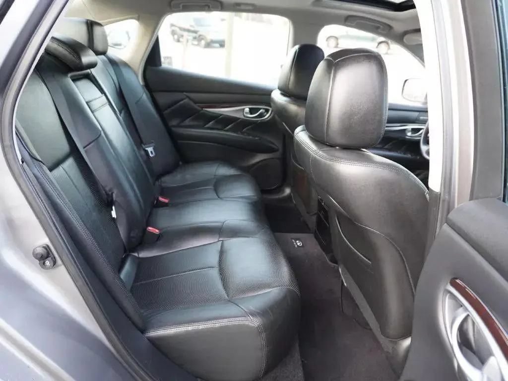 Used 2011 INFINITI M37 w/ Premium Pkg RWD image 34