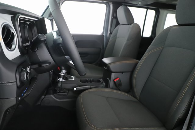 Used 2025 Jeep Wrangler Unlimited Sahara image 16