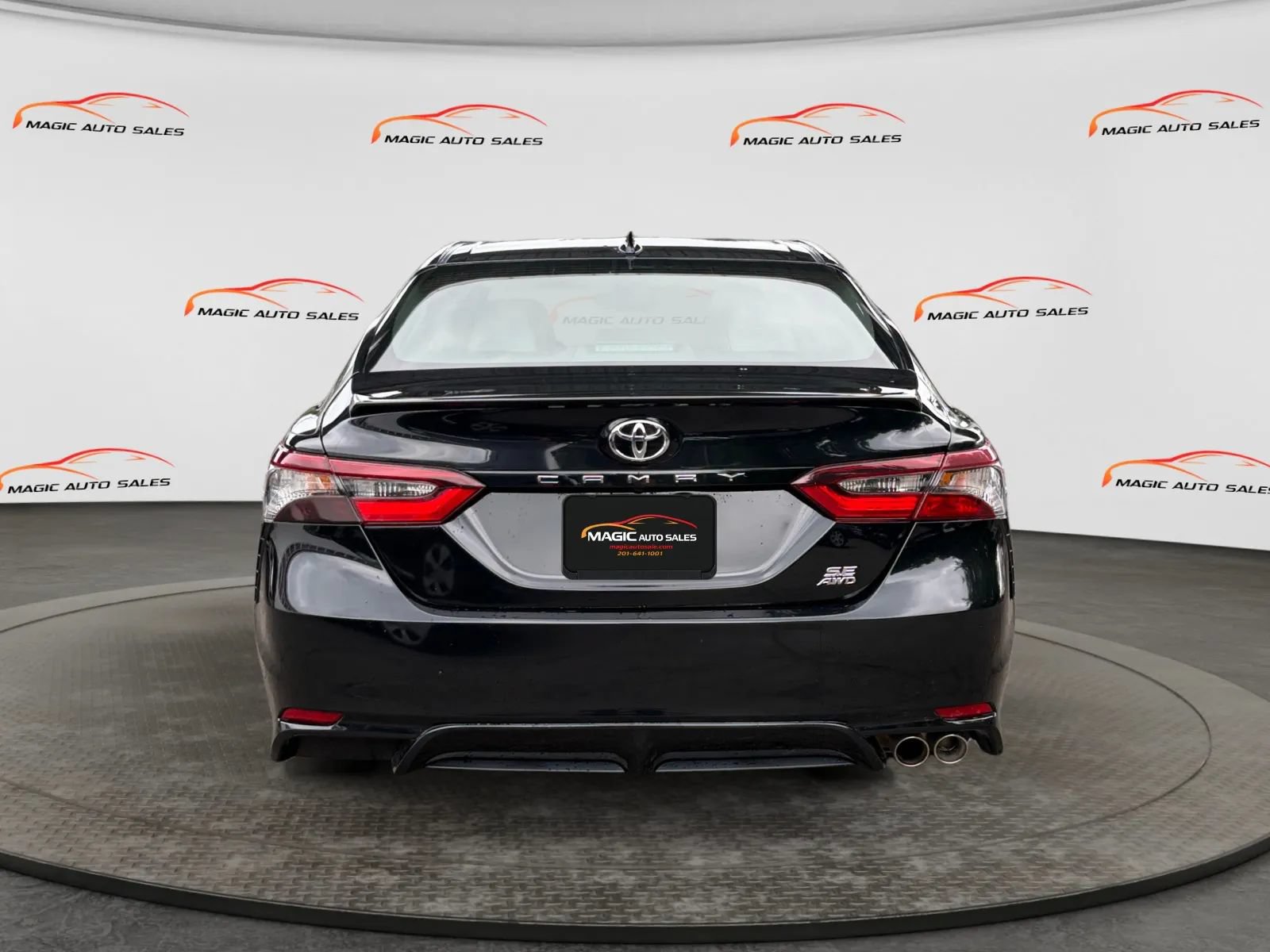 Used 2023 Toyota Camry SE AWD/4WD image 9
