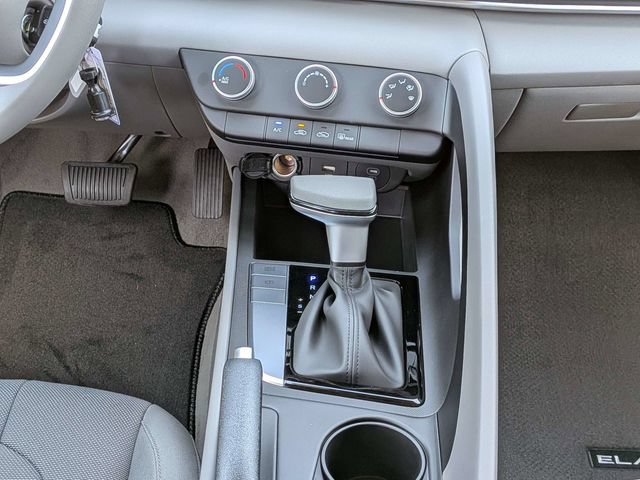 Used 2026 Hyundai Elantra SE FWD image 18