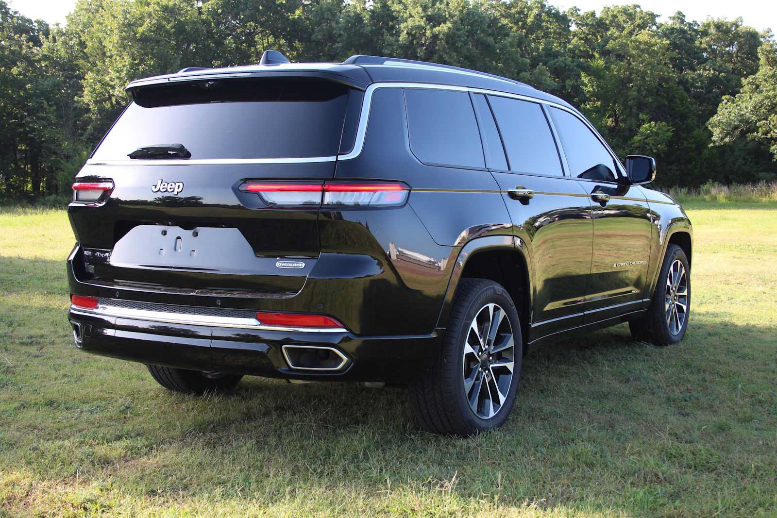 Used 2021 Jeep Grand Cherokee L Overland w/ Luxury Tech Group IV AWD/4WD image 15