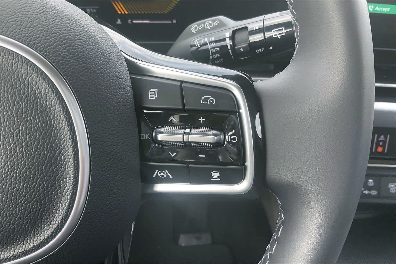 Certified 2026 Kia Carnival FWD image 23