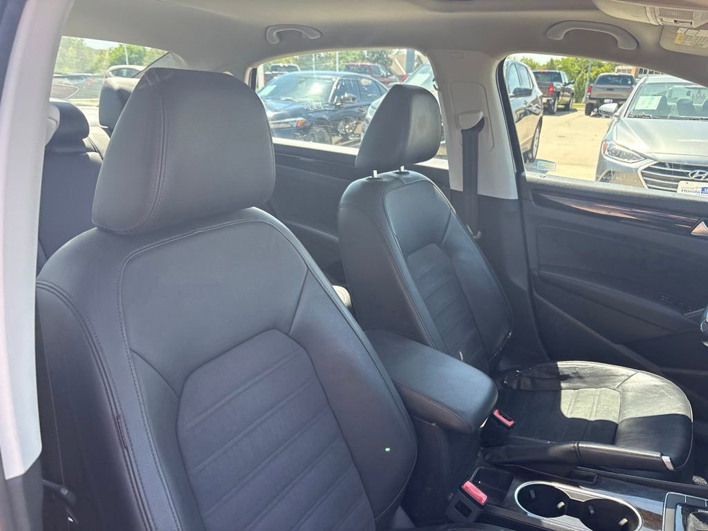 Used 2014 Volkswagen Passat TDI SEL Premium FWD image 25