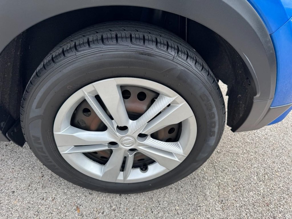 Used 2022 Nissan Kicks S FWD image 7