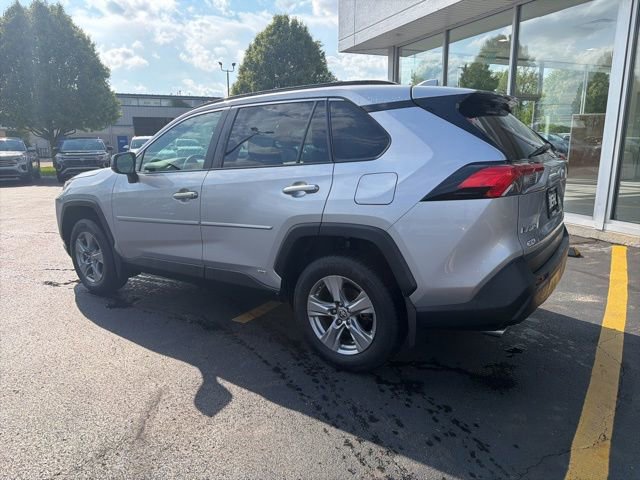 Used 2023 Toyota RAV4 LE AWD/4WD image 4