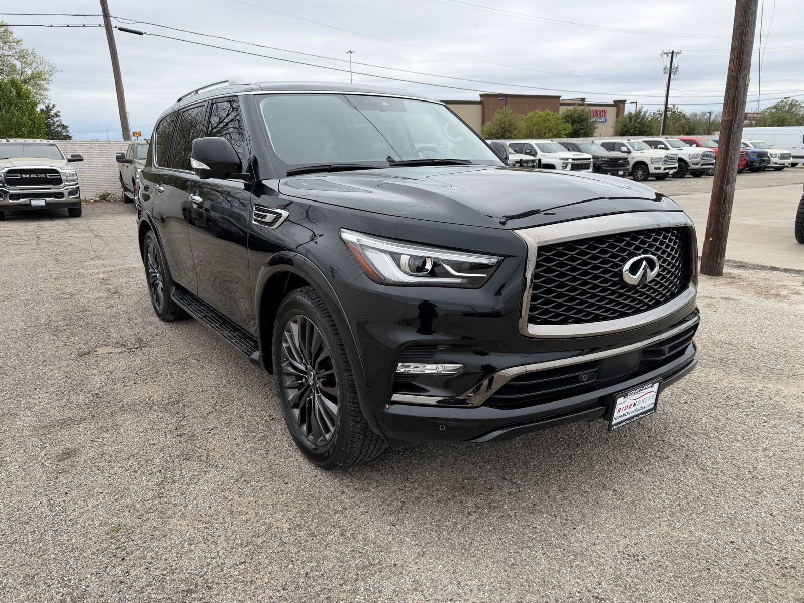 Used 2023 INFINITI QX80 Premium Select w/ Cargo Package image 9