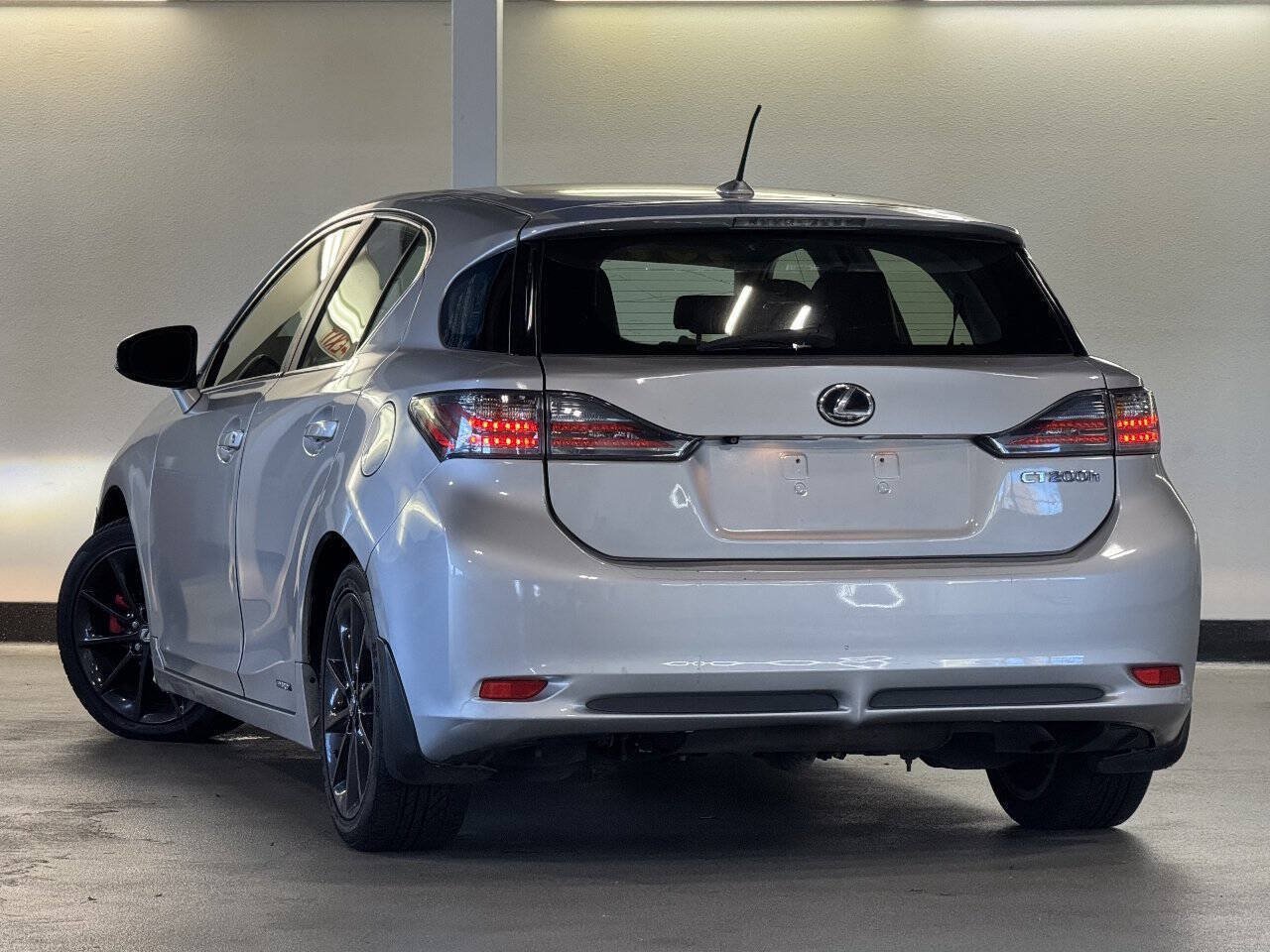 Used 2012 Lexus CT 200h Premium w/ Leather Pkg FWD image 4