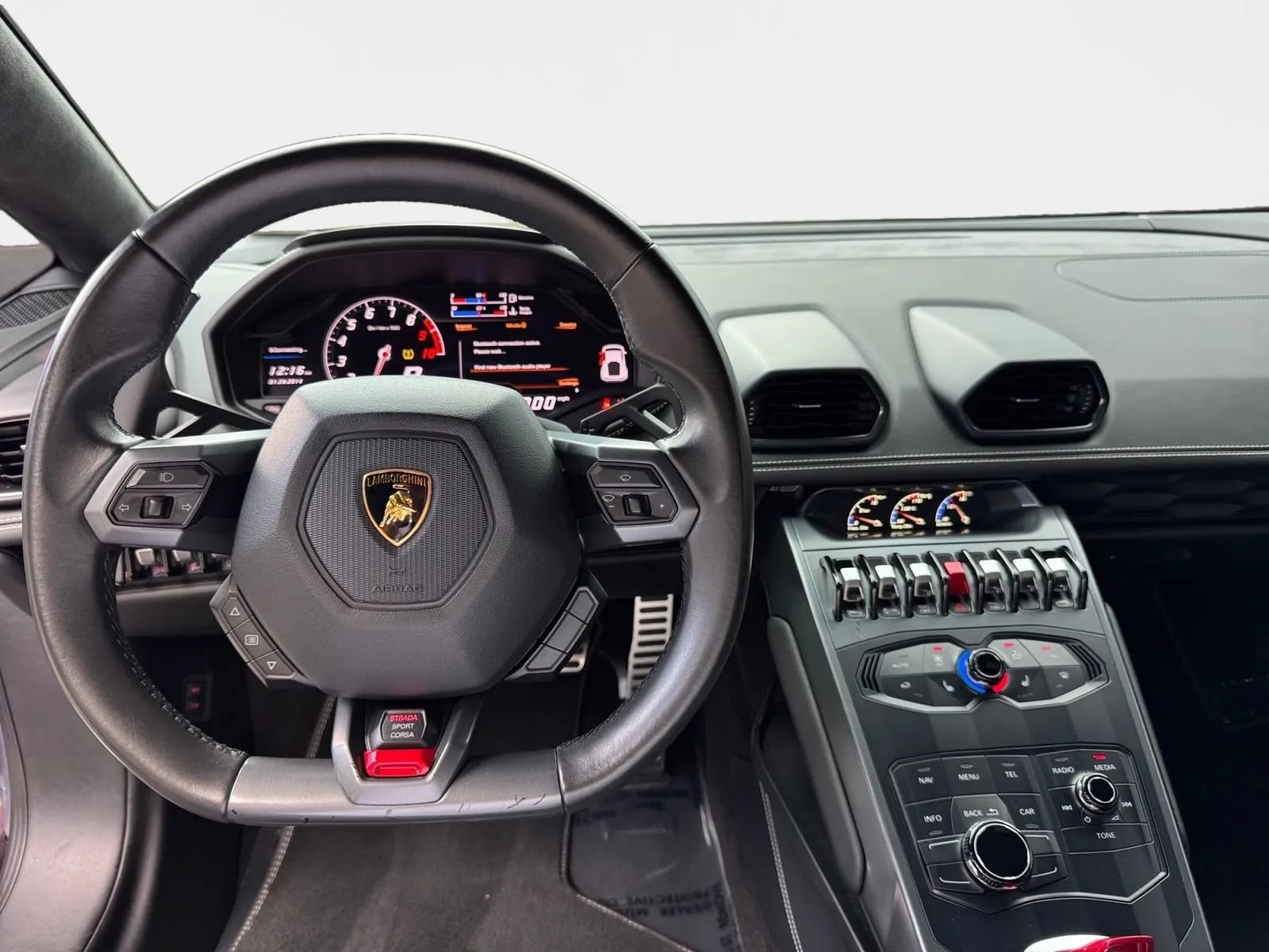 Used 2015 Lamborghini Huracan LP 610-4 AWD/4WD image 11