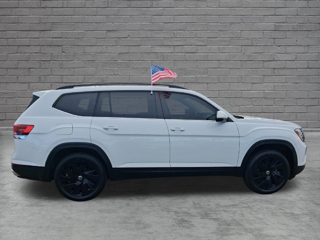 Used 2024 Volkswagen Atlas SE w/ Panoramic Sunroof Package FWD image 12