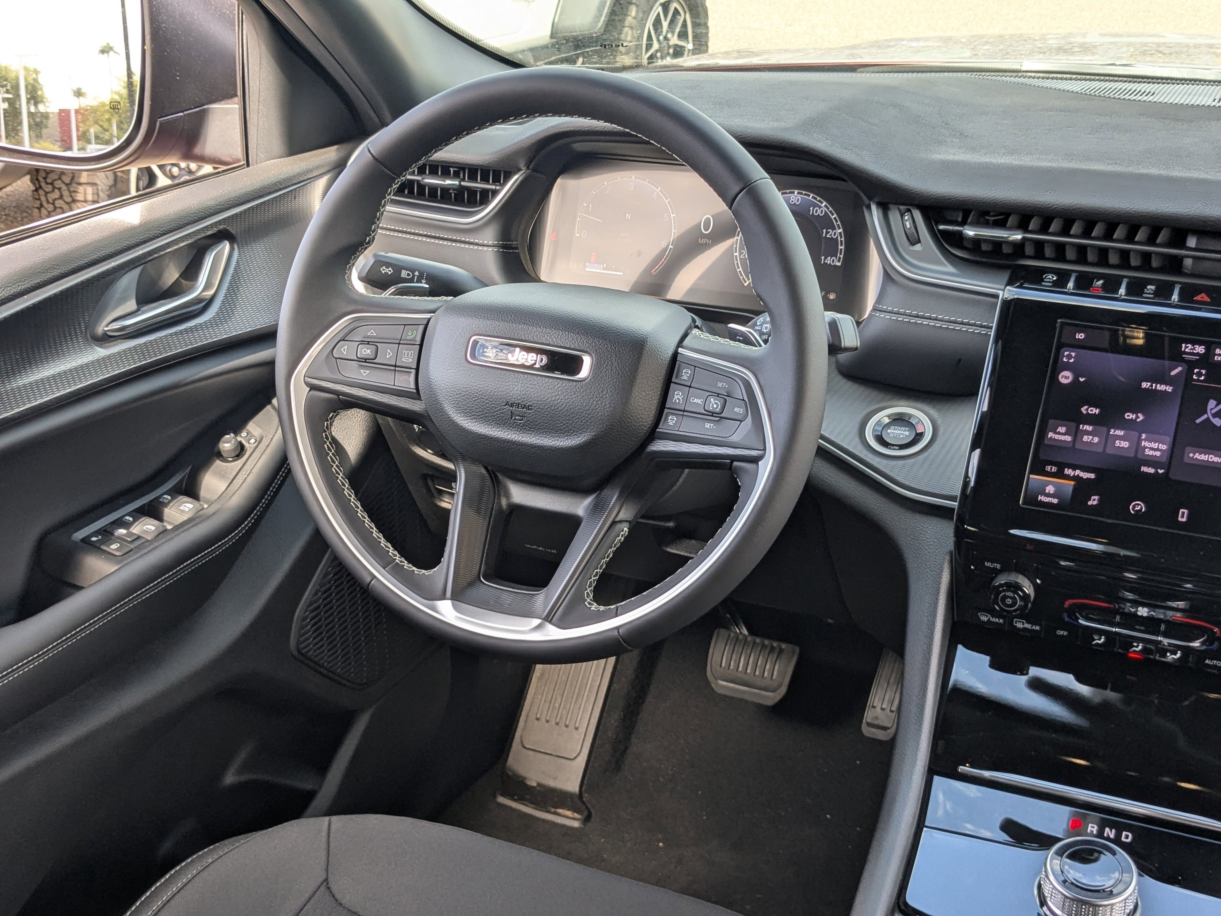 New 2025 Jeep Grand Cherokee L Laredo image 11