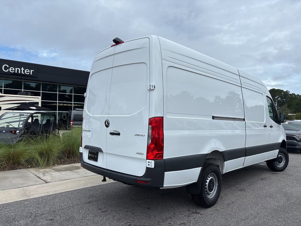 Used 2024 Mercedes-Benz Sprinter 2500 image 3