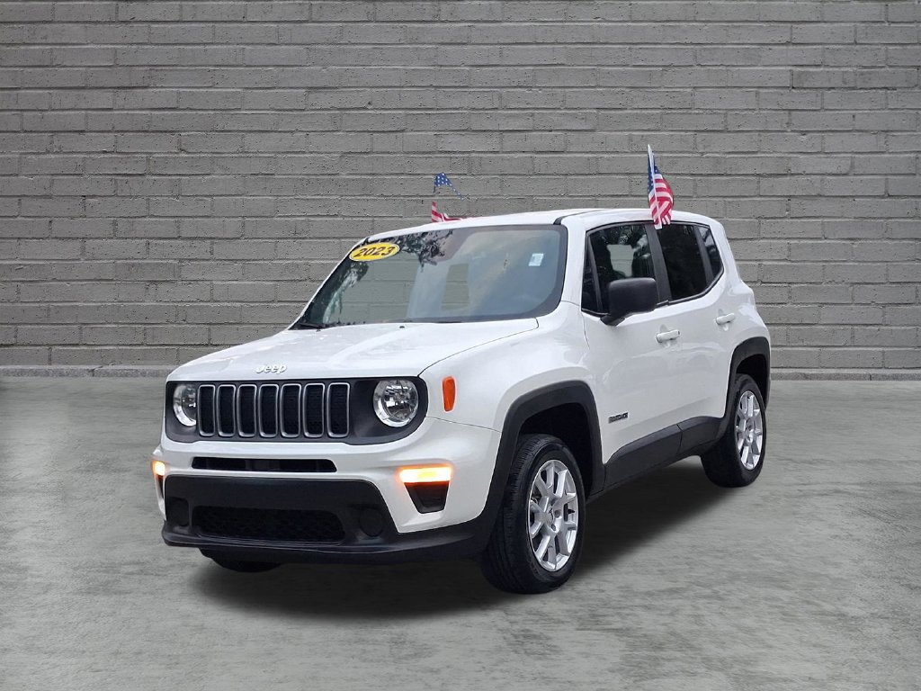 Used 2023 Jeep Renegade Latitude AWD/4WD image 3